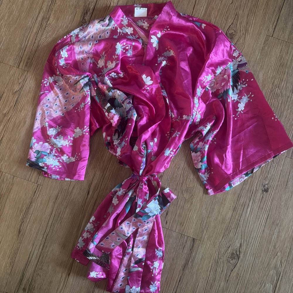 Tianbaogong Satin Robe Pink Peacock Design Size M? Short 3/4 Sleeve Elegant